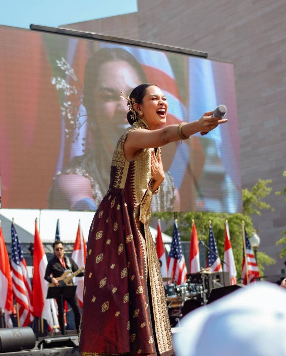 potret Andien tampil di depan Capitol Hill (instagram.com/putradjohan_aloke)