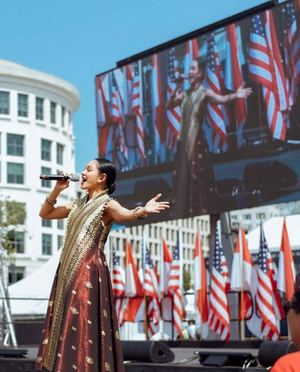 potret Andien tampil di depan Capitol Hill (instagram.com/putradjohan_aloke)