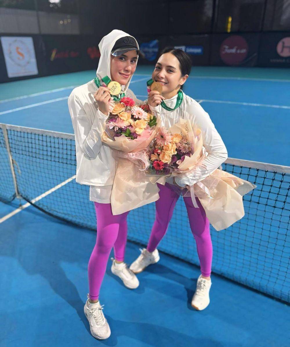 Syahnaz dan Nagita tanding tenis (Instagram.com/syahnazs)