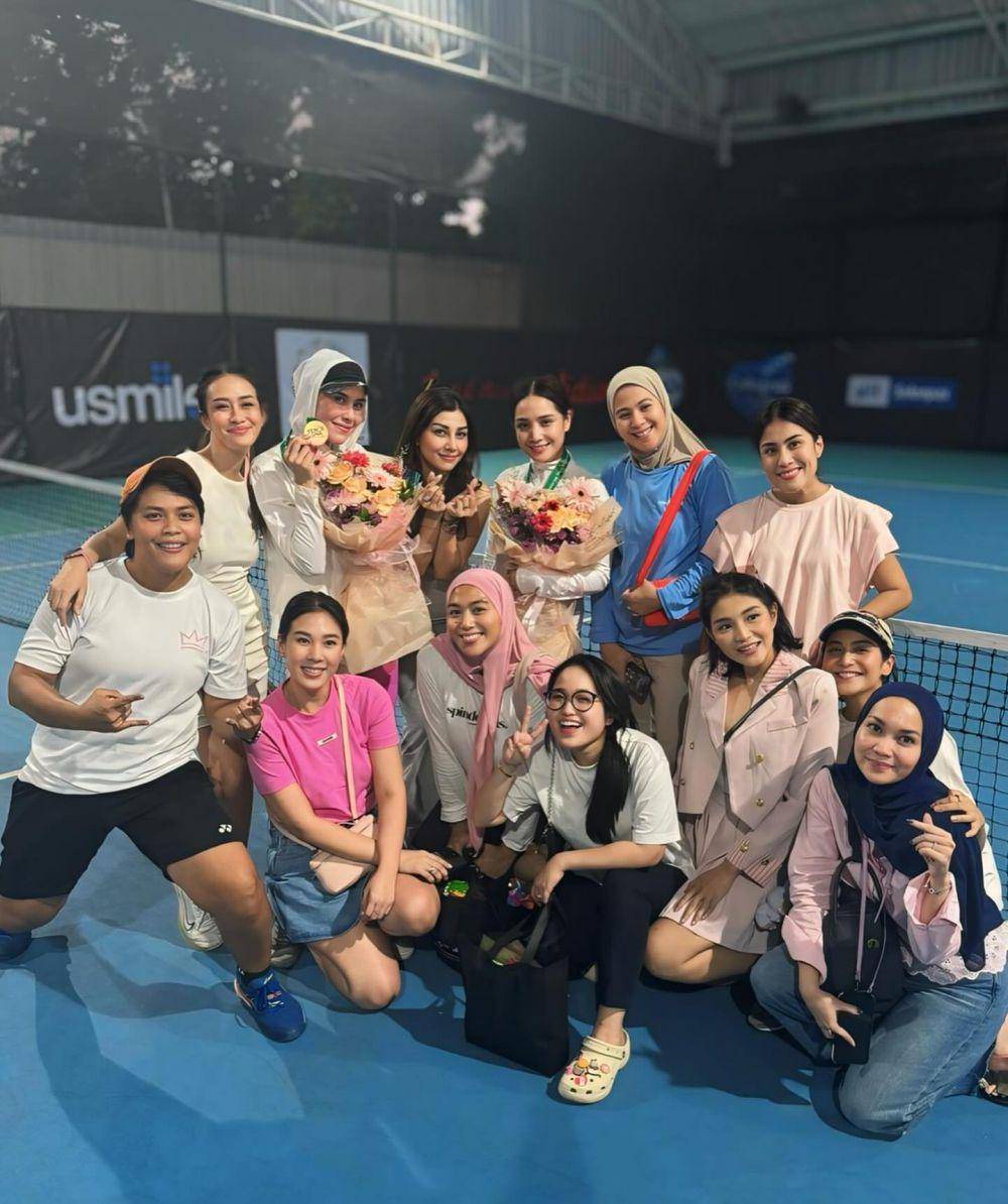 Syahnaz dan Nagita tanding tenis (Instagram.com/syahnazs)