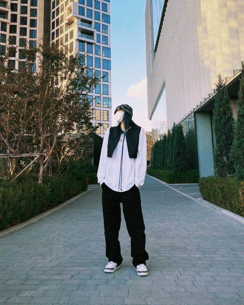 outfit street style ala Bada Lee (instagram.com/badalee__)