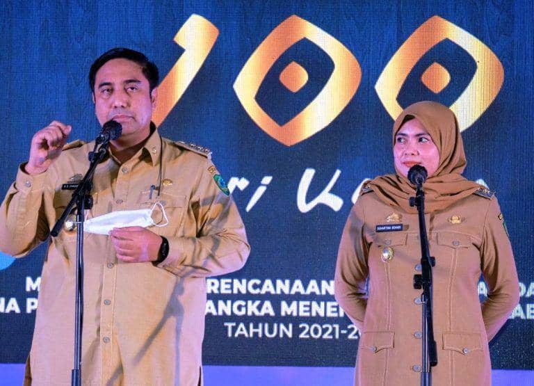 Bupati Maros Chaidir Syam dan Wakil Bupati Maros Suhartina Bohari. (Dok. Humas Pemkab Maros)