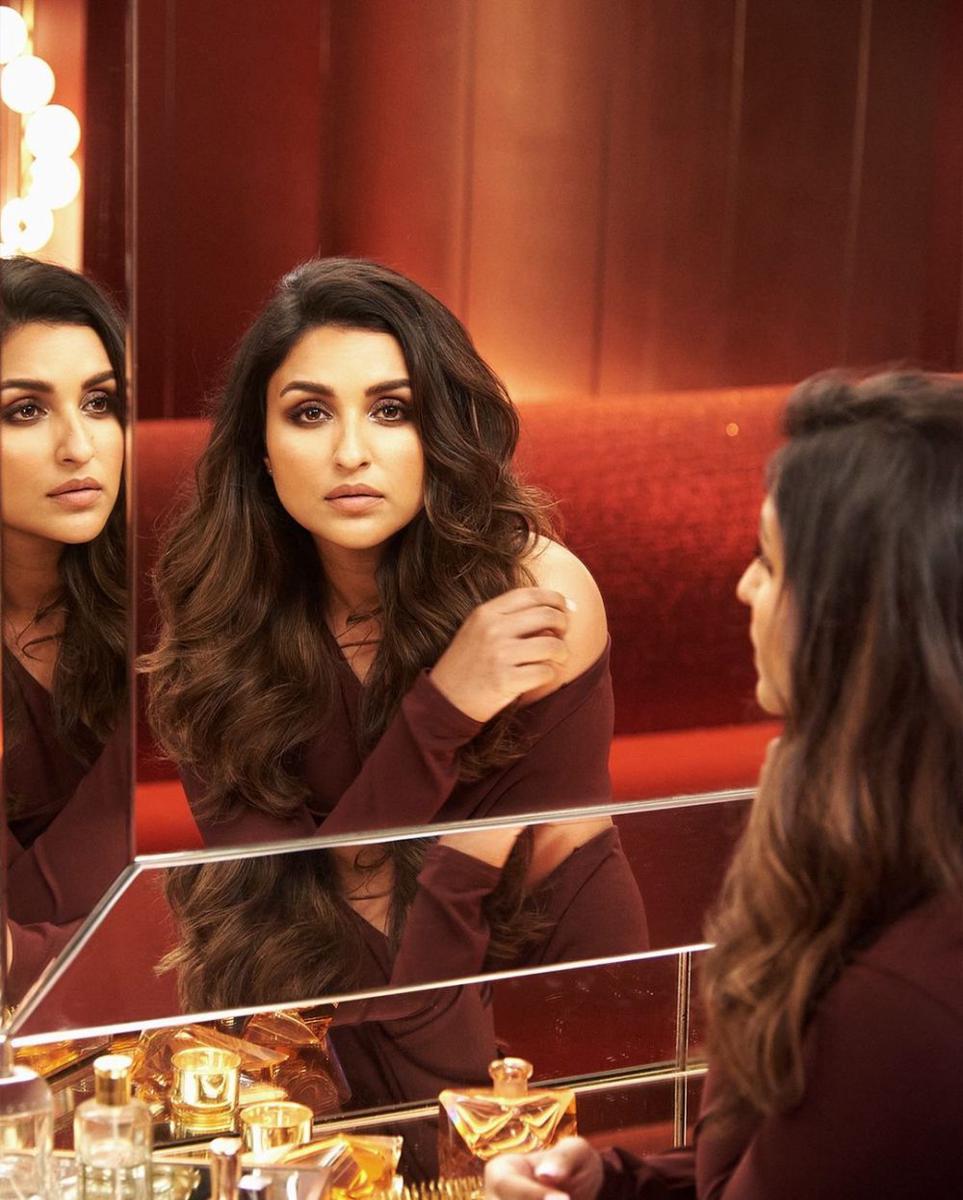 artis India yang pernah menjadi karyawan (instagram.com/parineetichopra)