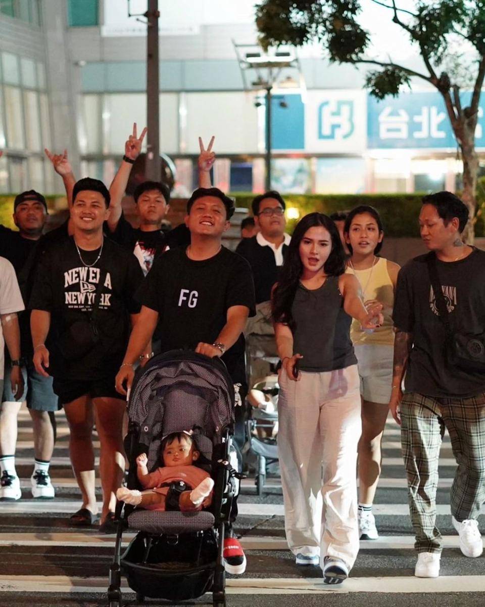 potret Denny Caknan ajak keluarga jalan-jalan di Taiwan (instagram.com/denny_caknan)