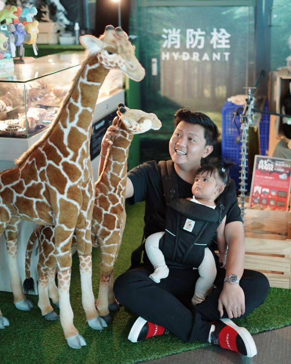 potret Denny Caknan ajak keluarga jalan-jalan di Taiwan (instagram.com/denny_caknan)