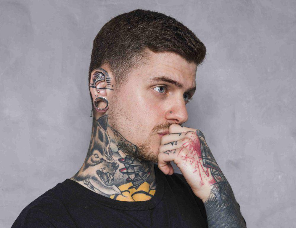 Ilustrasi piercing. (freepik.com)