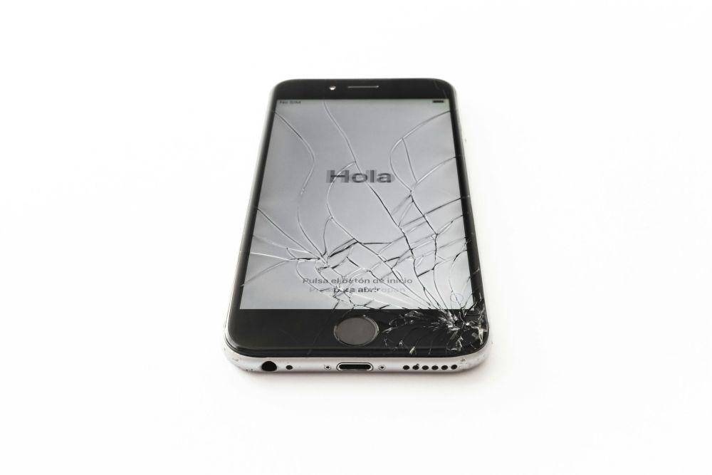ilustrasi iPhone rusak (unsplash.com/Greg Rosenke)