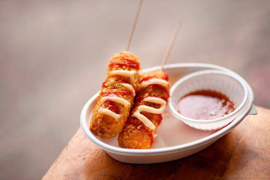Ilustrasi corn dog (freepik.com/freepik)