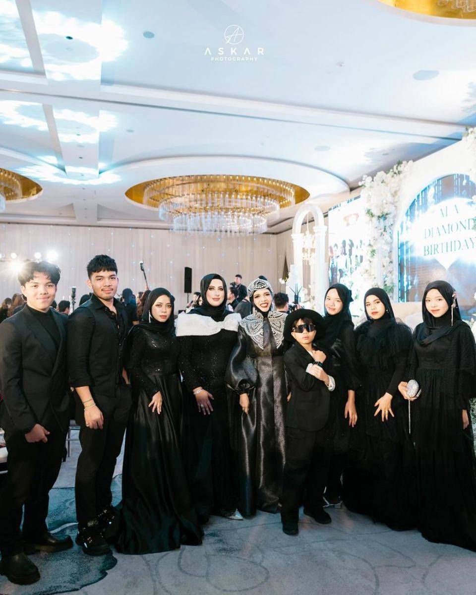 potret Geni Faruk di ultah bu Ala ibu Tasyi Athasyia (instagram.com/genifaruk | instagram.com/thariqhalilintar)
