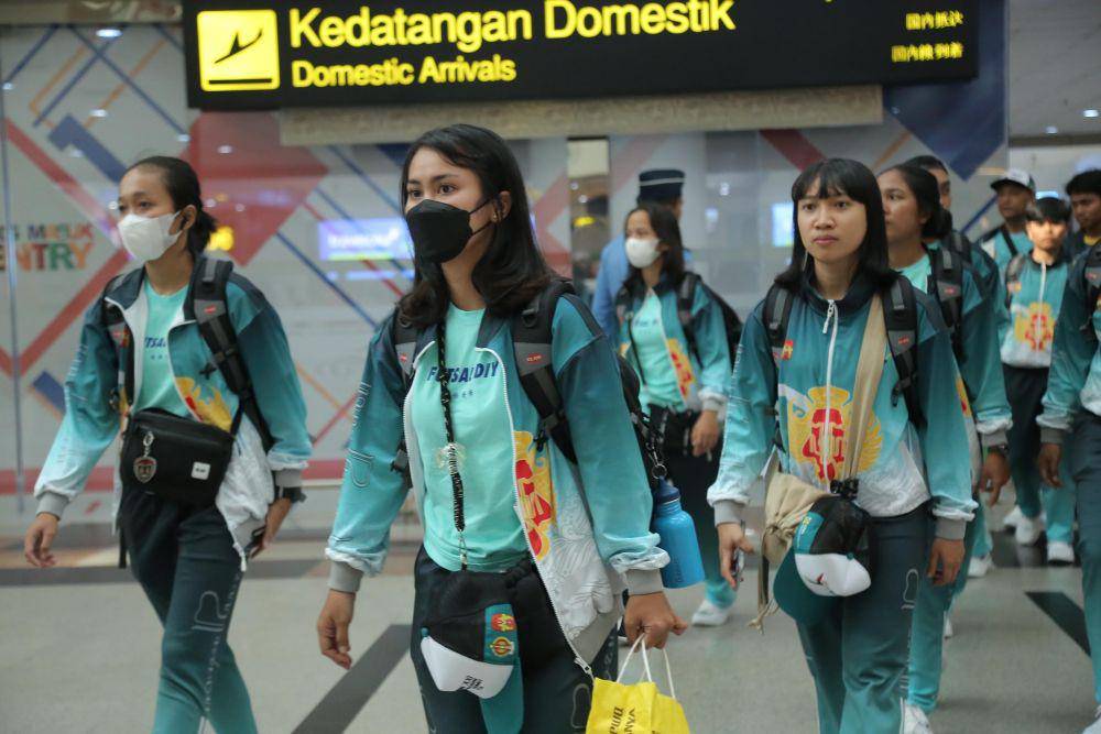 Tim futsal DIY tiba di Bandara Kualanamu, Senin (26/8/2024) (dok panpel futsal PON)