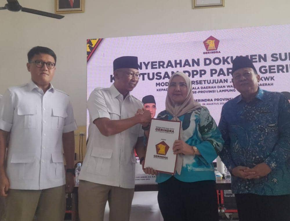 Eva Dwiana-Deddy Daftar ke KPU Bandar Lampung 28 Agustus