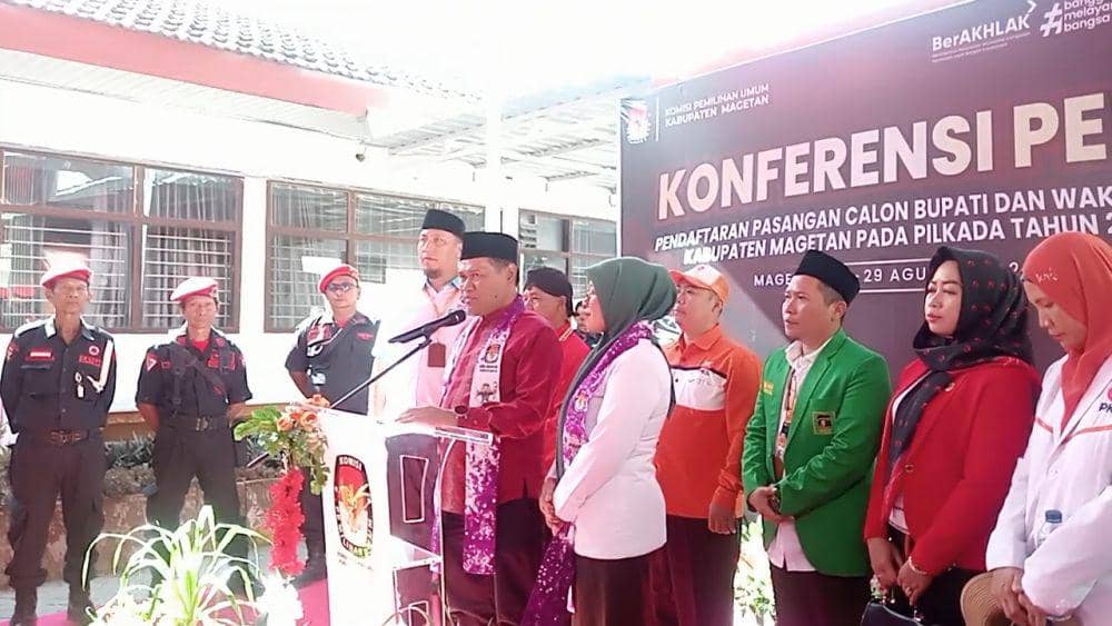 Sujatno-Ida Yuhana berikan keterangan kepada media. IDN Times/ Riyanto.