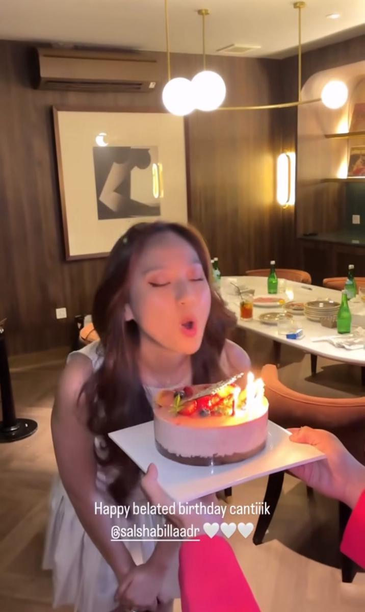 potret pesta ulang tahun Salshabilla Adriani dari para sahabatnya (instagram.com/salshabillaadr)