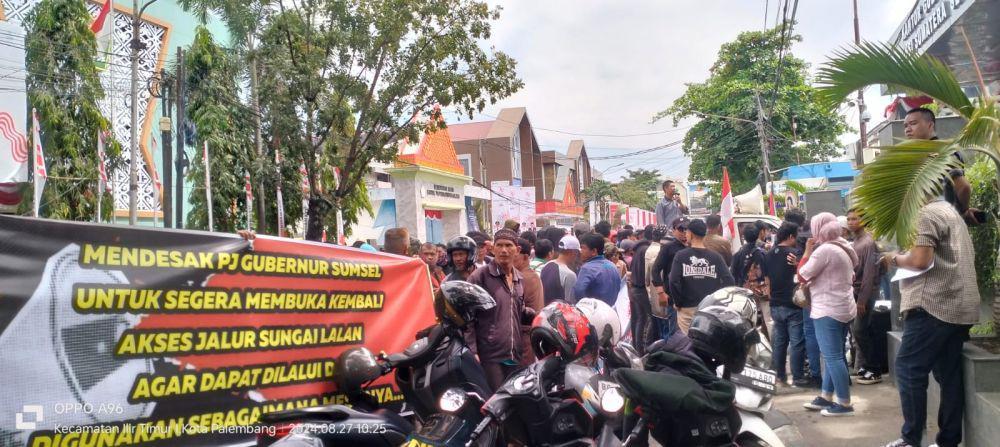 Kembali Berdemo, Masyarakat Lalan Minta Jalur Sungai Segera Dibuka