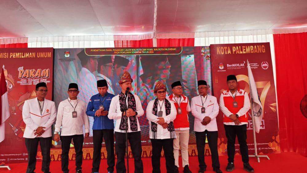 Pasangan Bakal Calon Wali Kota dan Wakil Wali Kota Palembang, Yudha Pratomo Mahyudin-Baharuddin mendaftar ke KPU Palembang (Dok: ist)