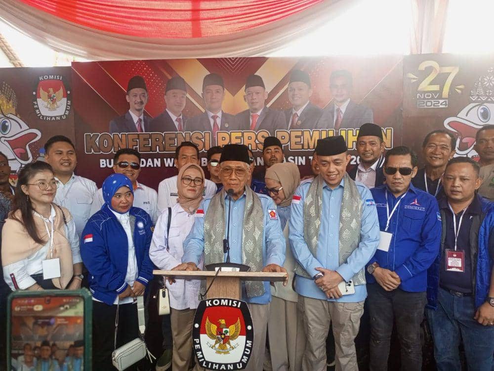 Pasangan Calon Bupati dan Wakil Bupati Banyuasin, Slamet Somosentono-Alfi N Rustam (Selfie) mendaftar ke KPU Banyuasin (Dok: ist)
