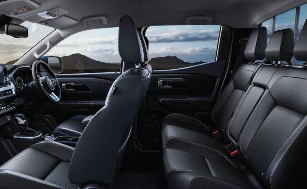 Layout baris kedua Triton double cabin terasa lega (MMKSI)