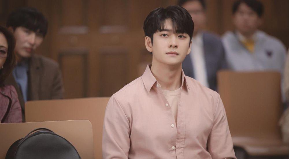 Lee Junho (Kang Tae Oh) di drama Extraordinary Attorney Woo (IMDB)