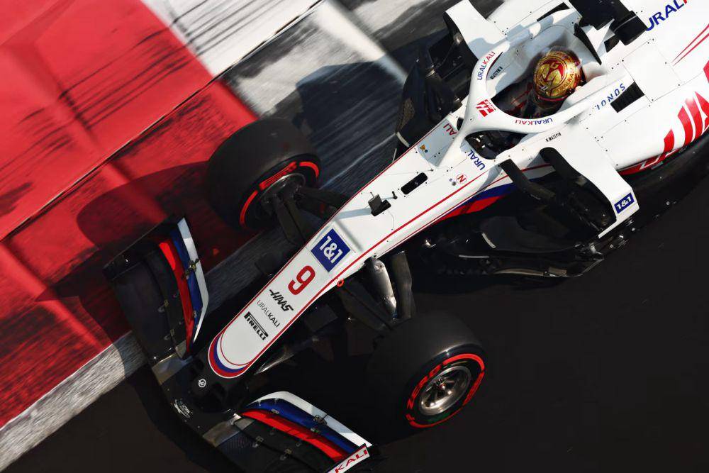 Nikita Mazepin saat menjalani sesi kualifikasi GP Abu Dhabi 2021. (formula1.com)