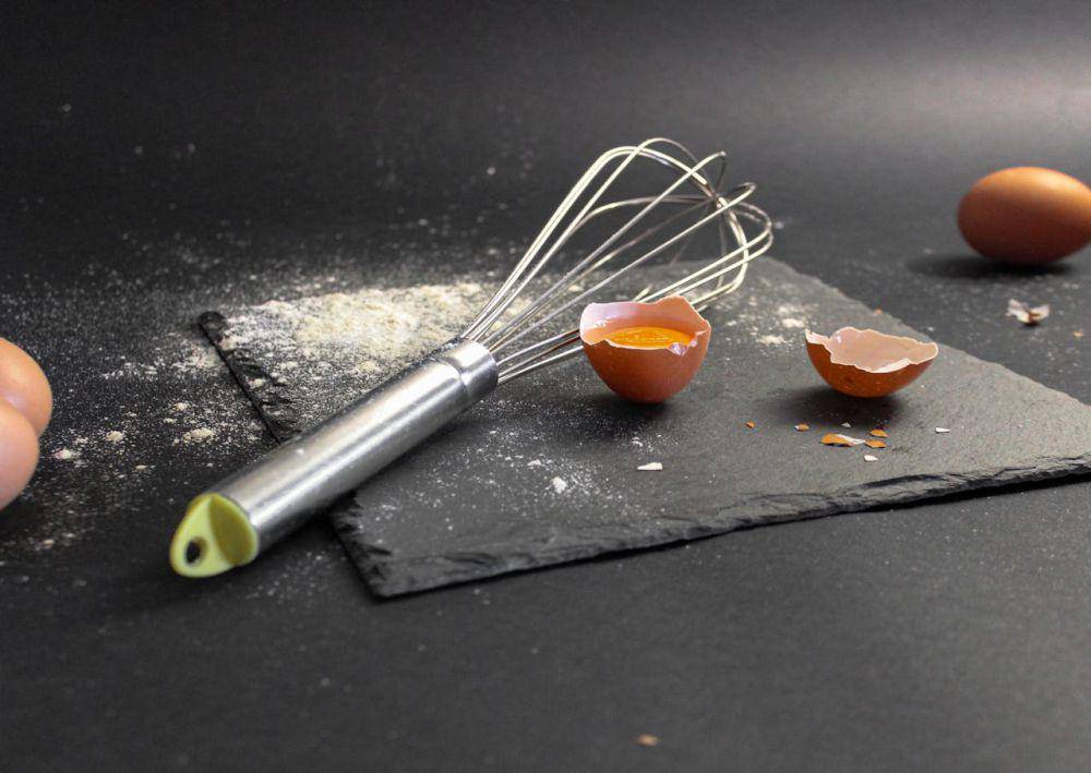 ilustrasi balloon whisk (pexels.com/Jo Macabre)