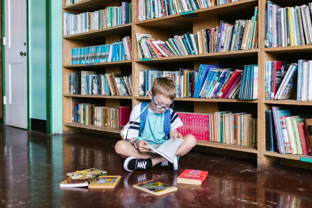 Ilustrasi anak membaca di perpustakaan (pexels.com/RDNE Stock Project)