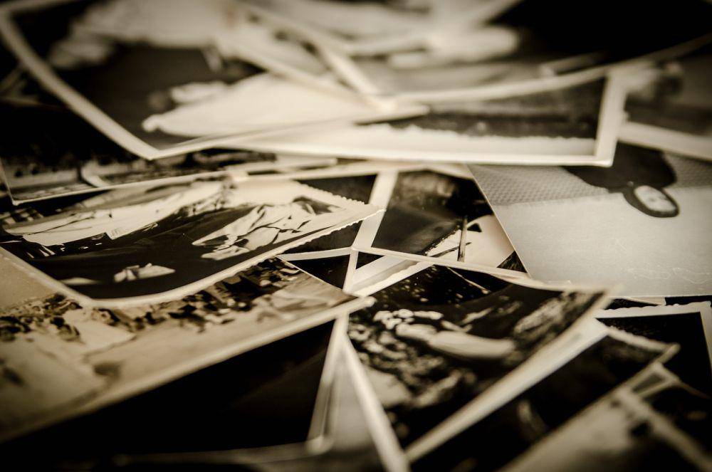 ilustrasi foto kenangan di masa lalu (pixabay.com/jarmoluk)
