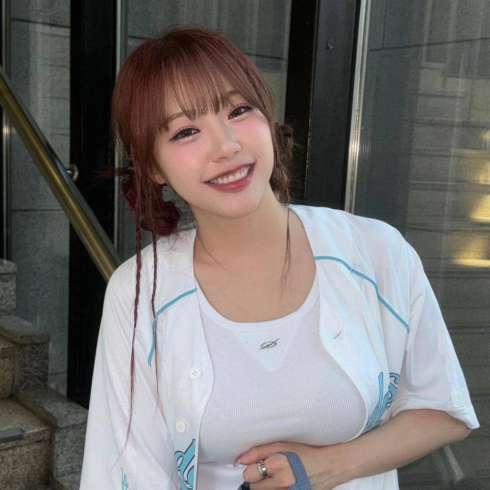 Jeewon cignature (instagram.com/cignature_j9)