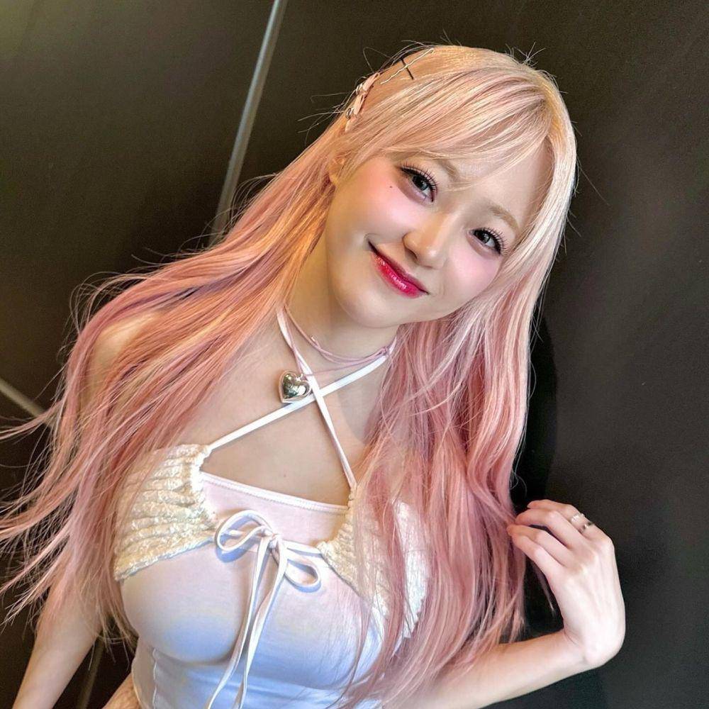 Jeewon cignature (instagram.com/cignature_j9)