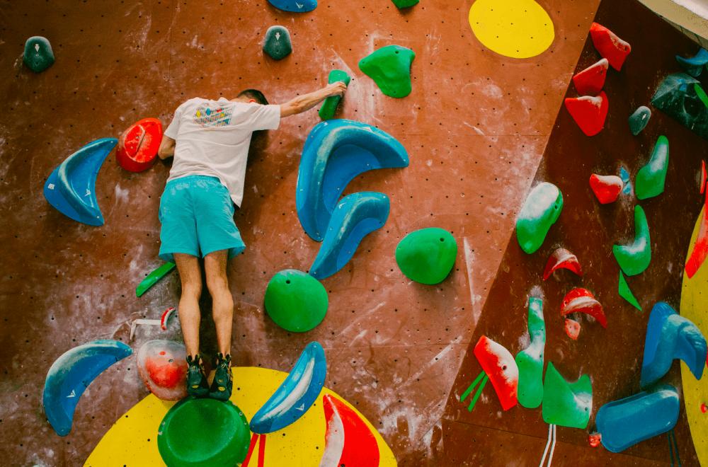 Ilustrasi climbing gym (unsplash/Taofan Teodor)