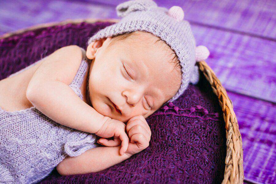 Ilustrasi foto bayi newborn. (freepik.com/v.ivash)