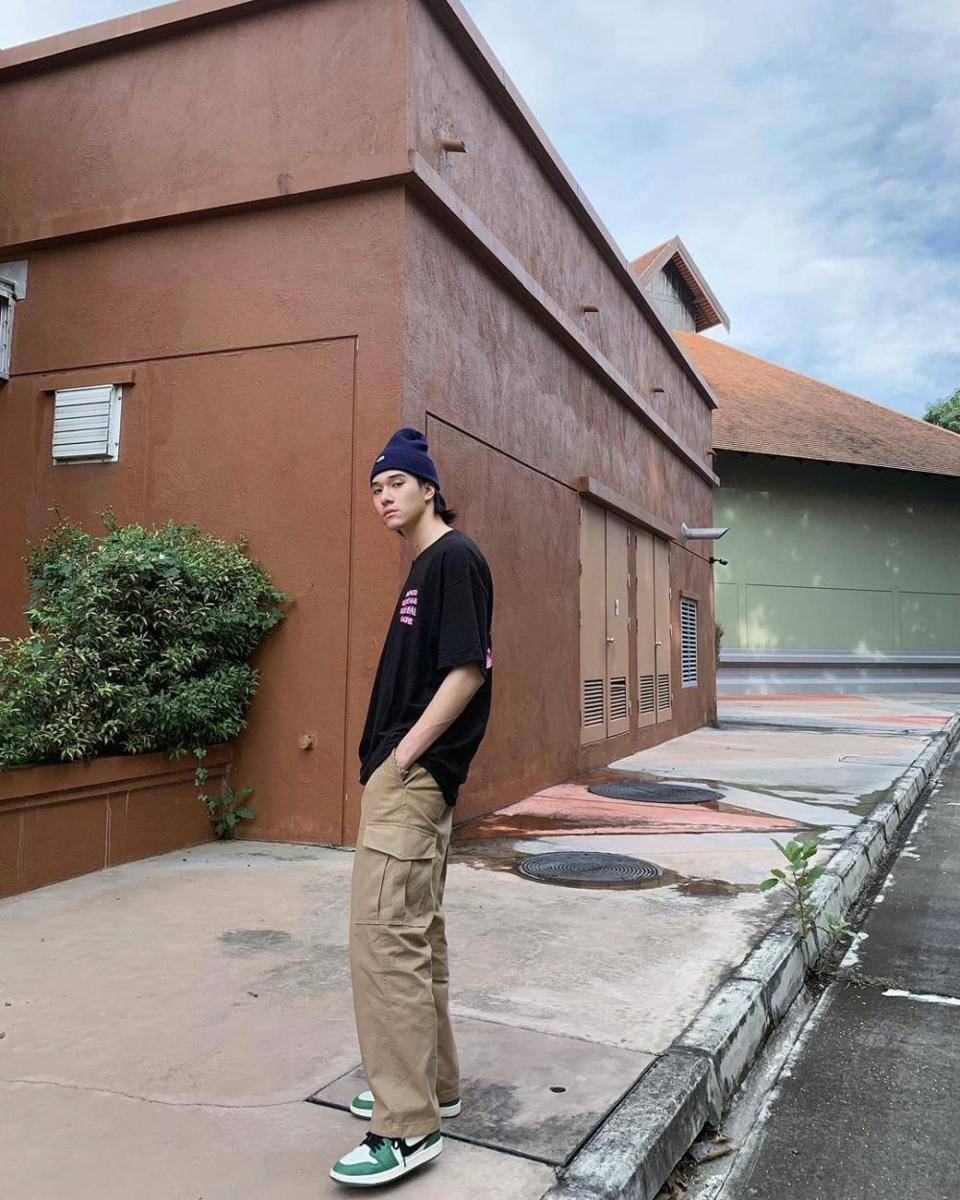 OOTD cargo pants ala Nani Hirunkit (instagram.com/hirunkit_)