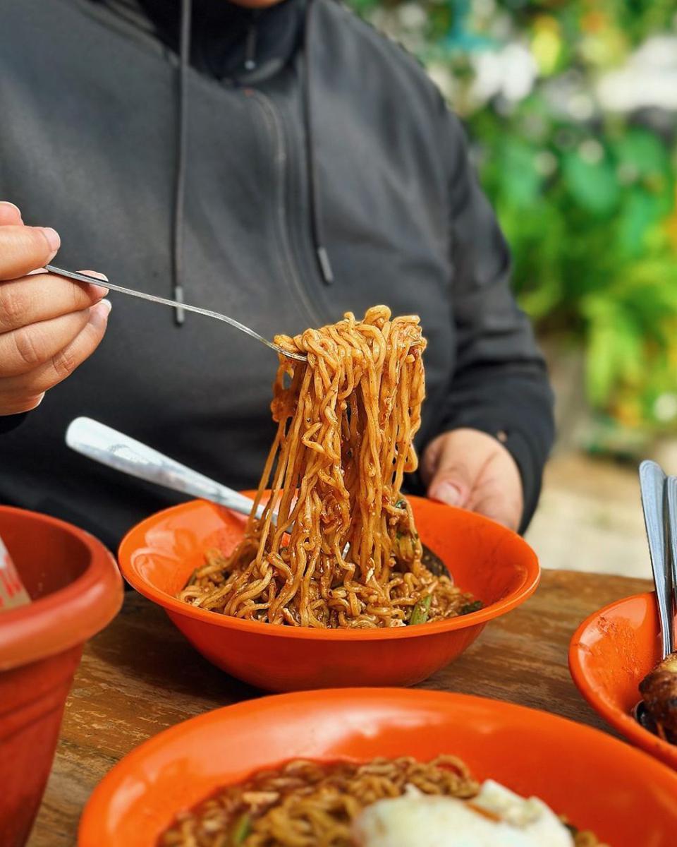 mie bangladesh di Aroma Warung Kopi(instagram.com/malangfoodies)