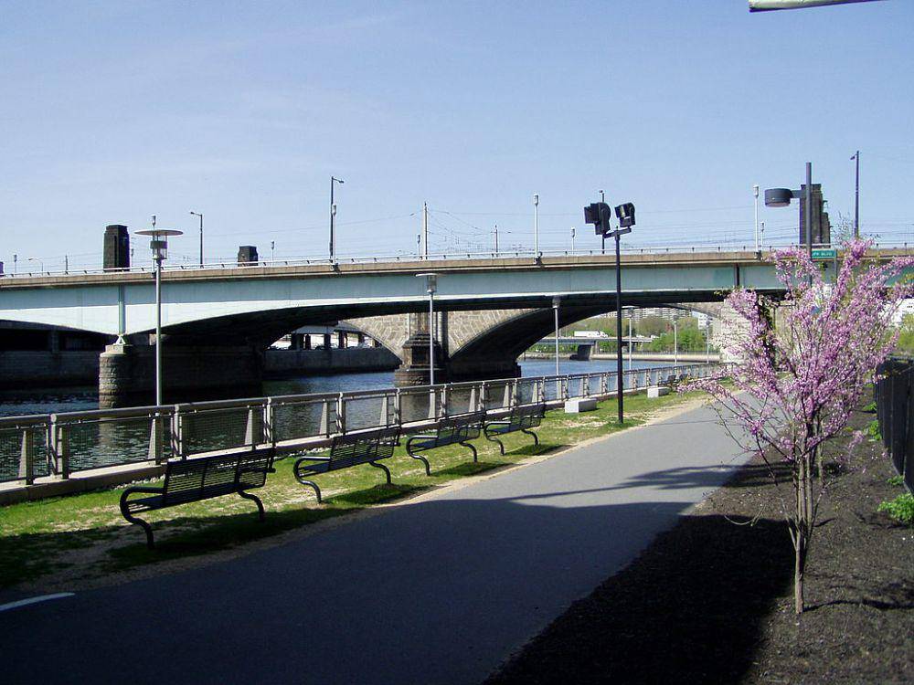 ilustrasi Schuylkill River Trail (commons.wikimedia.org/Jeffrey M. Vinocur)