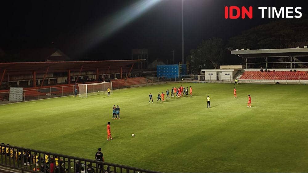Duel tim PON Aceh kontra Persiraja (IDN Times/Saifullah)