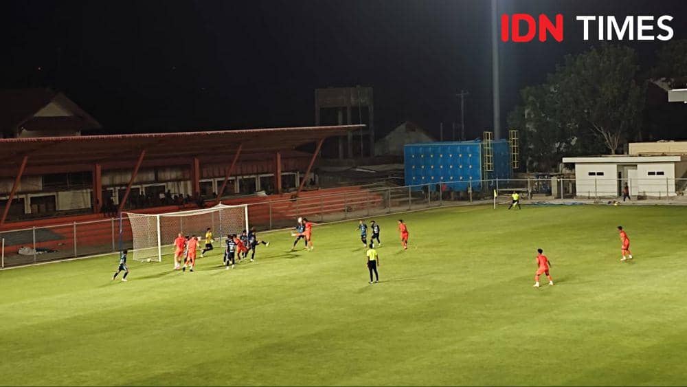 Duel tim PON Aceh kontra Persiraja (IDN Times/Saifullah)