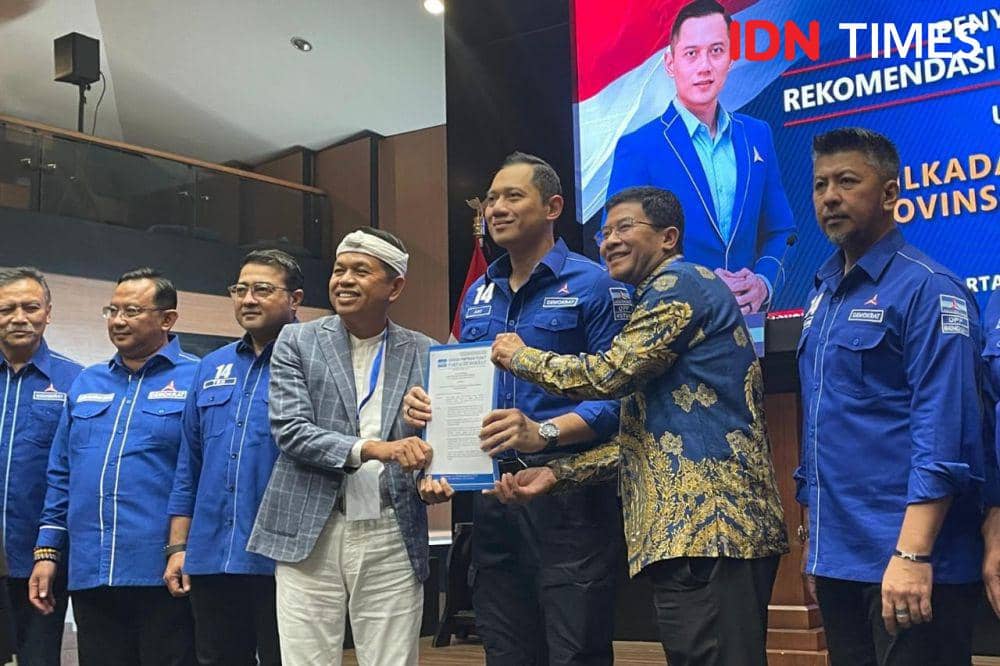 Demokrat Resmi Usung Dedi Mulyadi-Erwan Maju Pilkada Jabar pada Selasa (27/8/2024). (IDN Times/Yosafat Diva Bayu Wisesa)