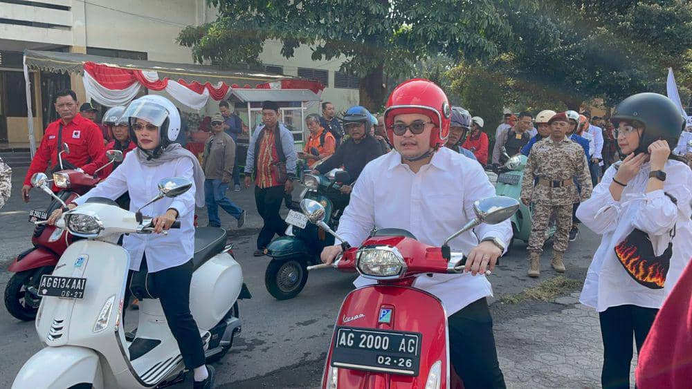 Mas Dhito dan Mbak Dewi Mendaftar ke KPU Kediri di Hari Pertama
