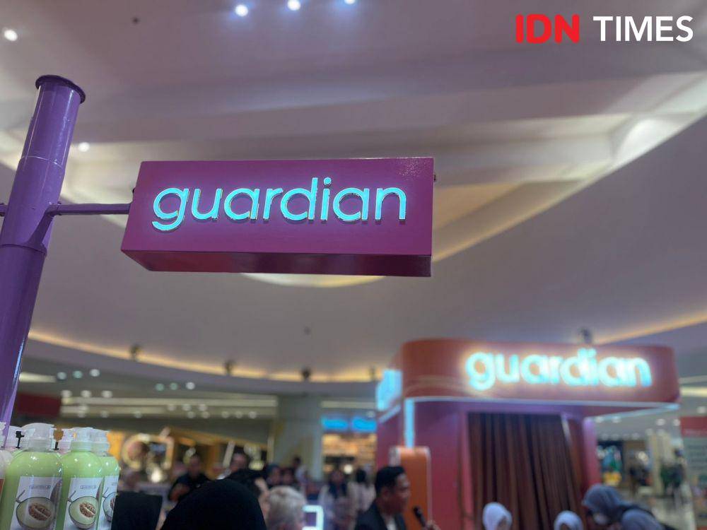 Pembukaan acara Guardian Anniversary Exhibition pada Selasa (7/8/2024) di Terra Atrium, Central Park Mall (IDN Times/Nisa Zarawaki)