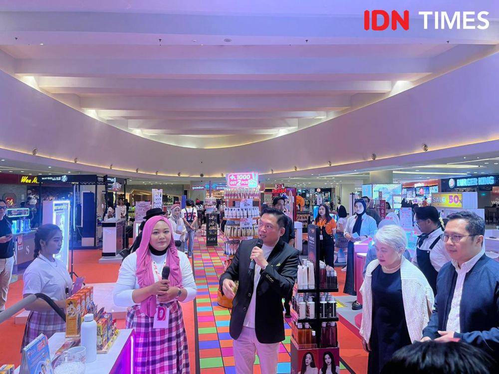 Pembukaan acara Guardian Anniversary Exhibition pada Selasa (7/8/2024) di Terra Atrium, Central Park Mall (IDN Times/Nisa Zarawaki)
