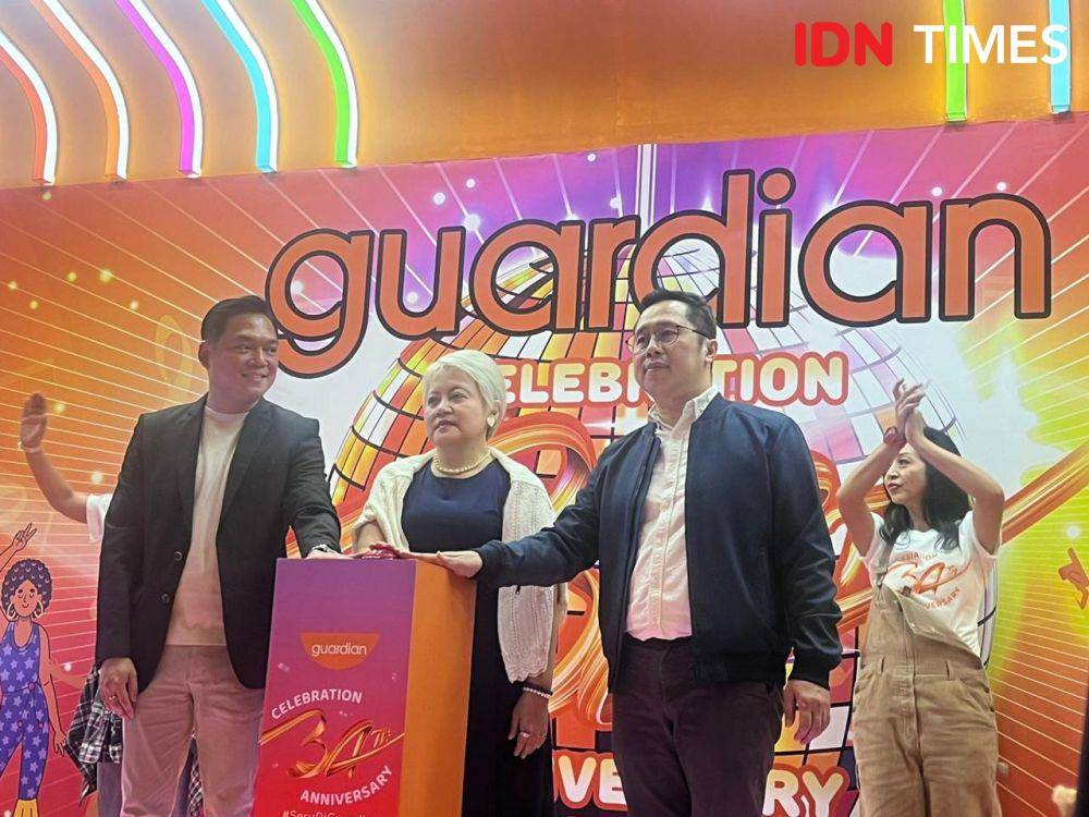 Pembukaan acara Guardian Anniversary Exhibition pada Selasa (7/8/2024) di Terra Atrium, Central Park Mall (IDN Times/Nisa Zarawaki)