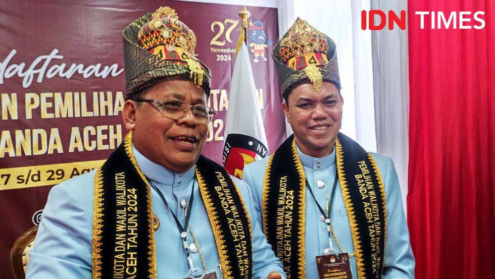 Pasangan Calon Wali Kota dan Calon Wakil Wali Kota Banda Aceh, Aminullah Usman-Isnaini Husda saat mendaftar ke KIP Kota Banda Aceh. (IDN Times/Mhd Saifullah)