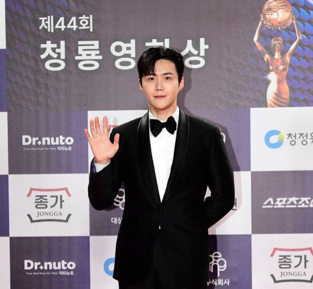 Kim Seon Ho dengan gaya rambut Comma Hair (Instagram/@seonho__kim)