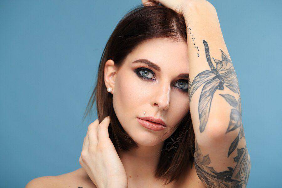 Ilustrasi piercing. (freepik.com/Racool_studio)
