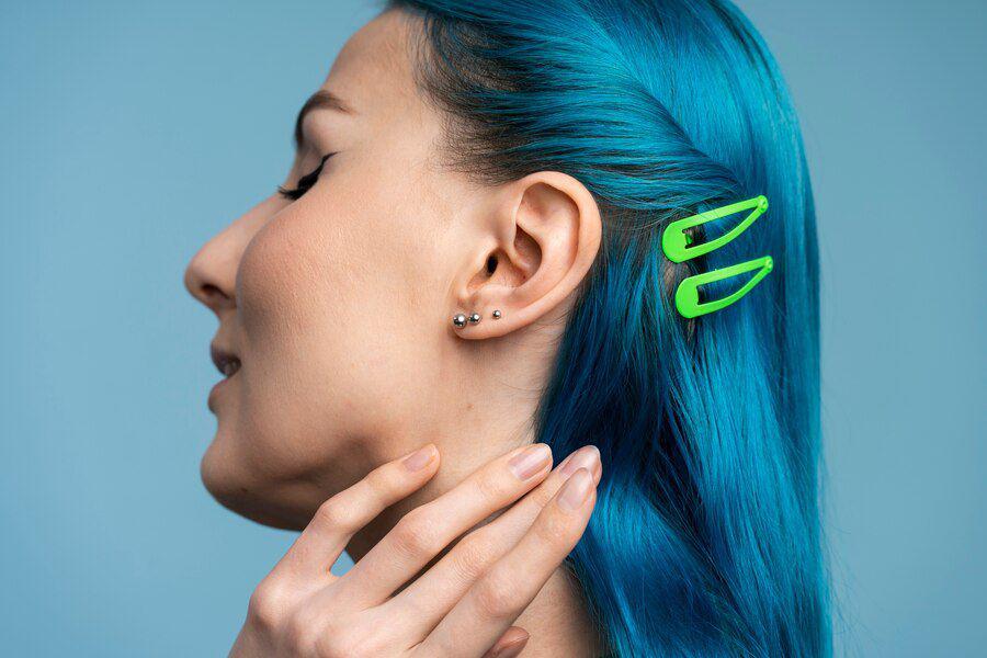 Ilustrasi piercing. (freepik.com)