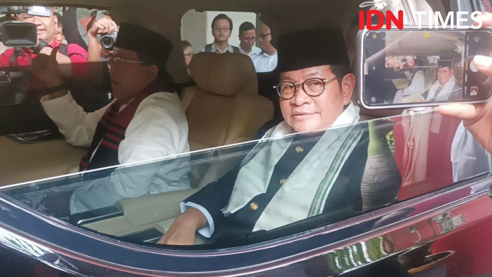 Pramono Anung jelang mendaftar ke KPUD DKI Jakarta pada Rabu (28/8/2024). (IDN Times/Dini Suciatiningrum)