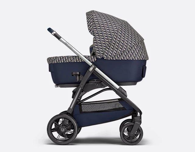 Ilustrasi full-sized stroller dari brand Dior (dok. Dior)