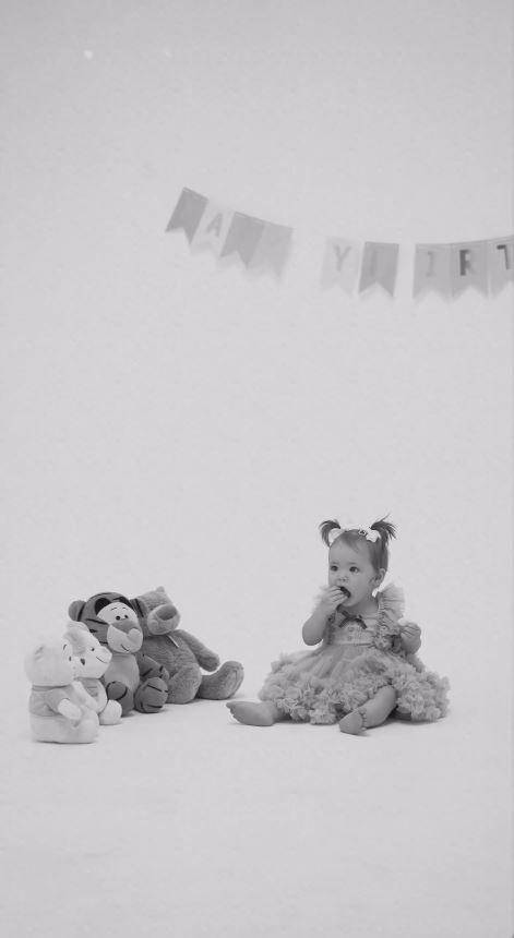 ulang tahun Kamari anak Jennifer Coppen (Instagram.com/jennifercoppenreal20)