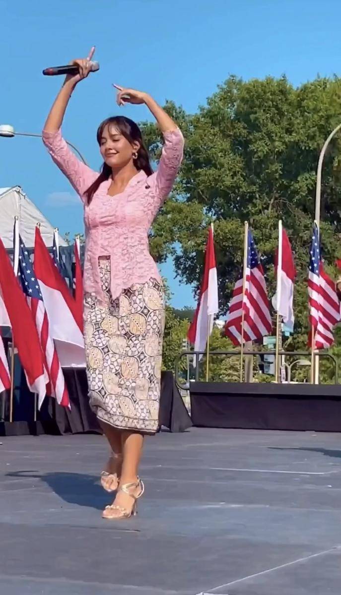 Aurelie Moeremans tampil nyanyi di Amerika Serikat (instagram.com/aurelie)