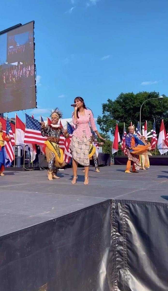 Aurelie Moeremans tampil nyanyi di Amerika Serikat (instagram.com/aurelie)