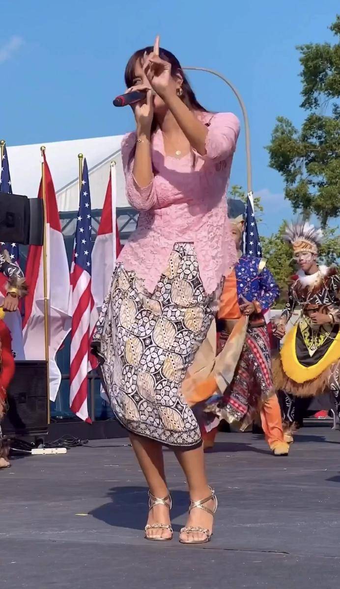 Aurelie Moeremans tampil nyanyi di Amerika Serikat (instagram.com/aurelie)